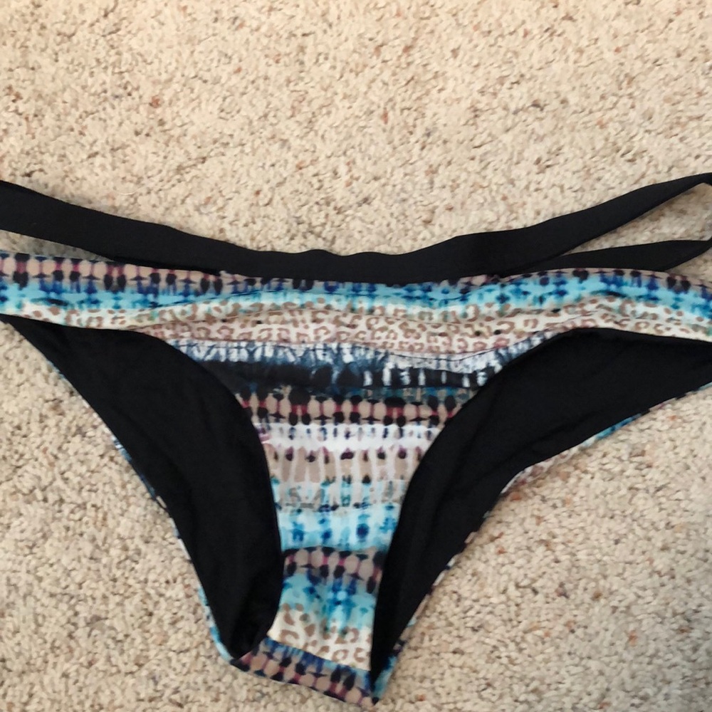 Bikini - Picture 4 of 5